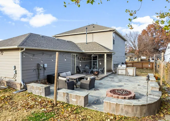 Holiday home 4 Bdrm, 3ba,fire Pit, Grill, 1 Block To Tu Pets! Tulsa