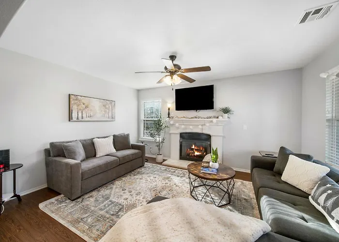 4 Bdrm, 3ba,fire Pit, Grill, 1 Block To Tu Pets! Tulsa