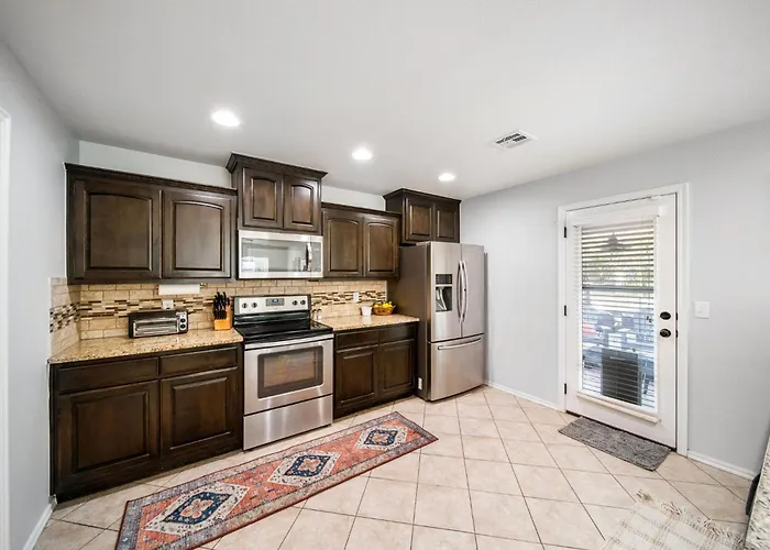 Holiday home 4 Bdrm, 3ba,fire Pit, Grill, 1 Block To Tu Pets! Tulsa
