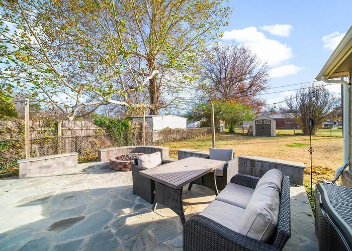 4 Bdrm, 3ba,fire Pit, Grill, 1 Block To Tu Pets! *