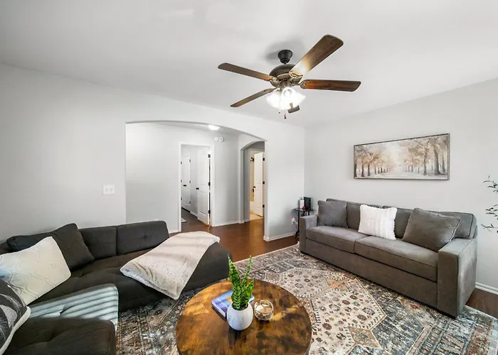 4 Bdrm, 3ba,fire Pit, Grill, 1 Block To Tu Pets! * Tulsa