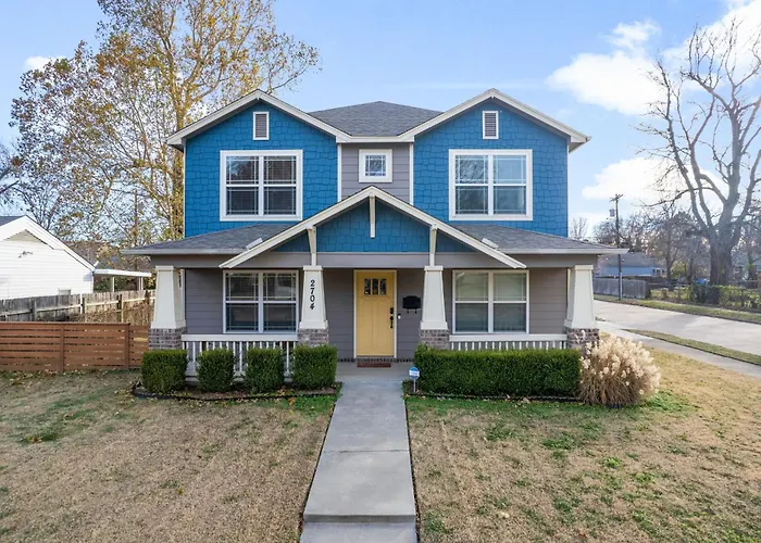 4 Bdrm, 3ba,fire Pit, Grill, 1 Block To Tu Pets! *