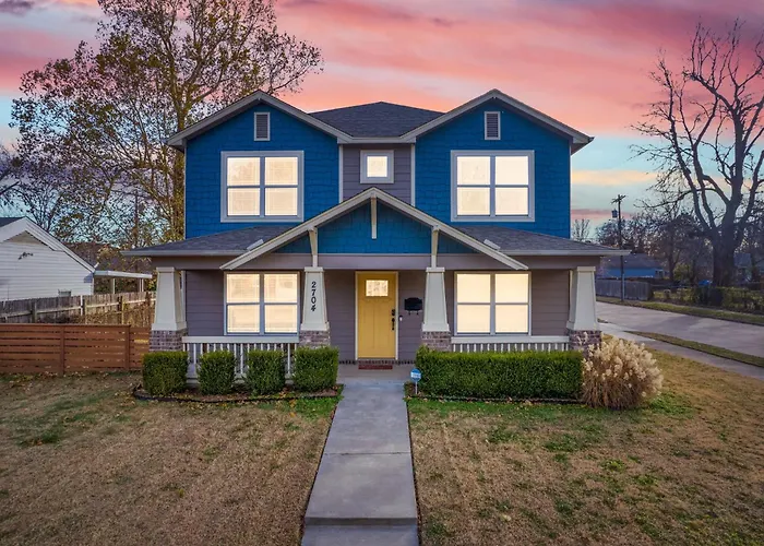 4 Bdrm, 3ba,fire Pit, Grill, 1 Block To Tu Pets! Holiday home *